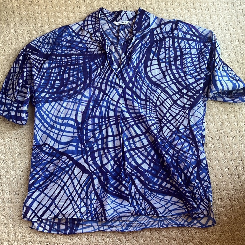 Caliban cotton shirt. Size 40 (6). Blue tones. 3/4 sleeves. Made in Italy.